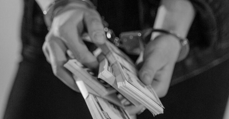 Illustration de L'AMF se renforce contre la délinquance financière financial-crime-investigation