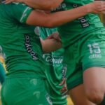 football-players-celebrating