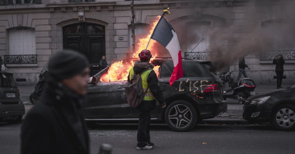 Illustration de Mobilisation du 10 Septembre : Bilan des blocages et interpellations en France france-protest-chaos