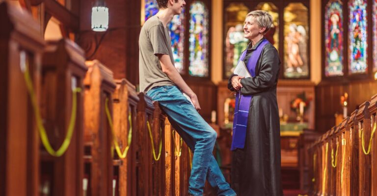 Illustration de La France reconnaît l'État de Palestine : une décision historique macron-saudi-minister-discussion