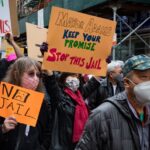 mayor-protesting-caravans