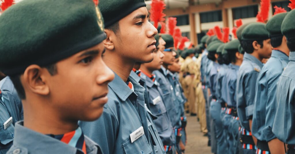 Illustration de Fin du SNU en 2026 : vers un service militaire volontaire military-parade-youth