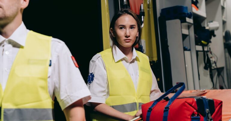 Illustration de Infirmières de nuit : le combat contre le sommeil et l'isolement nurse-night-shift-hospital