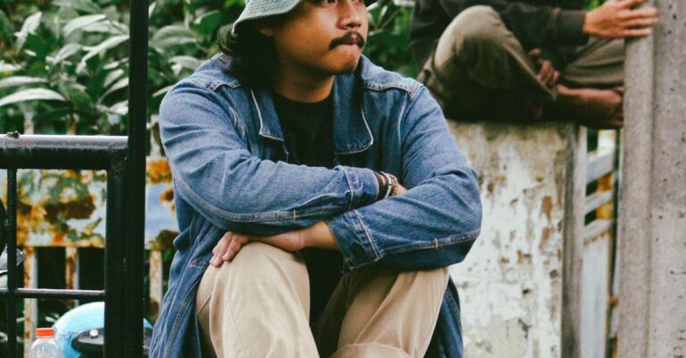 Illustration de Manifestations : la mobilisation sociale s'intensifie en France protest-crowd-street-1