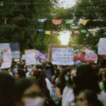 protest-crowd-street