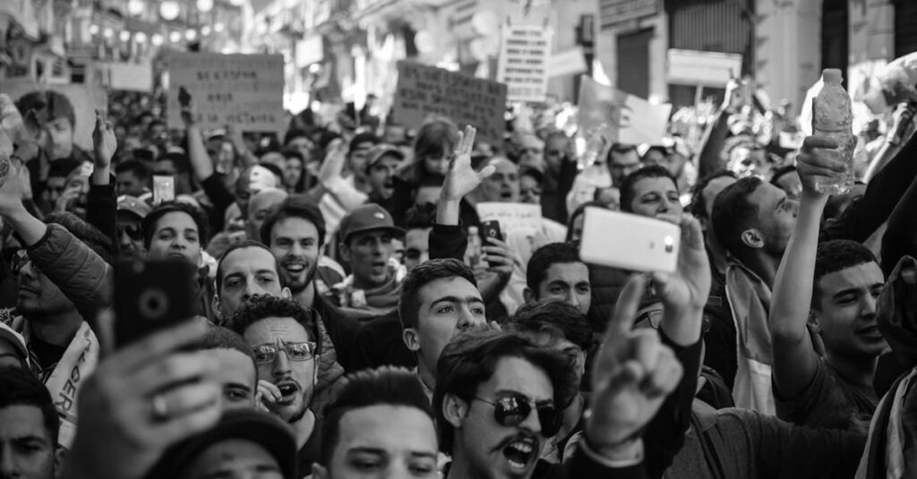 Illustration de Bloquons tout : quel avenir pour le mouvement social ? protest-street-demonstration
