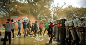 Illustration de Mouvement « Bloquons tout » : l'Intérieur ordonne la fermeté riot-police-operation