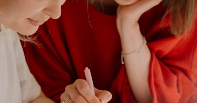 student-roommate-discussion