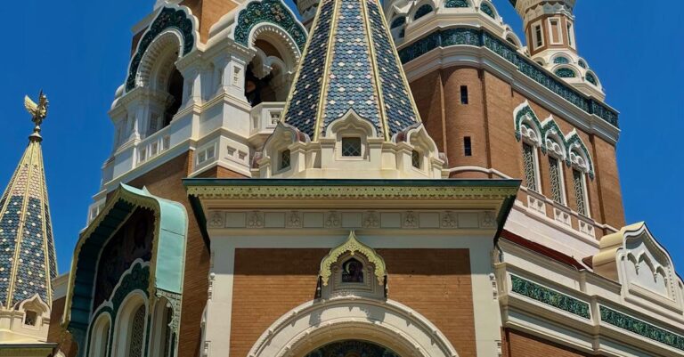 Illustration de France Télévisions : la Cour des comptes alerte sur la situation financière television-France-building