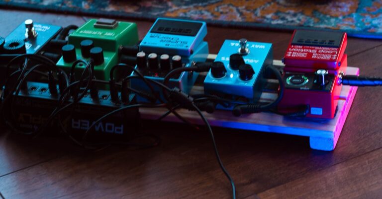 Illustration de Ace Frehley, guitariste de Kiss, est mort à 74 ans Ace-Frehley-guitar