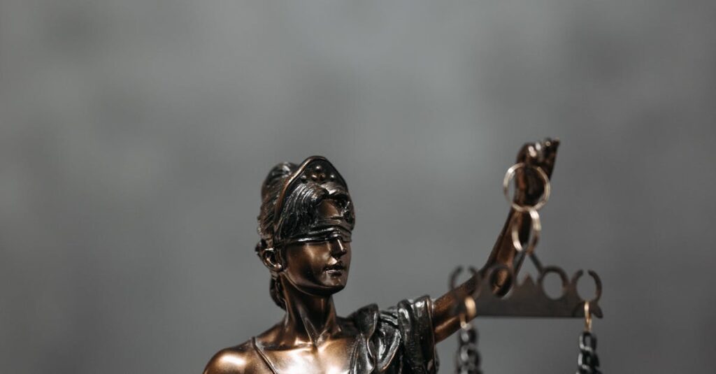 Illustration de Procès d'Angers : le triple meurtre renvoyé après une erreur judiciaire Angers-courthouse-trial