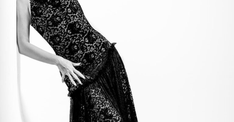 Illustration de Charb au Panthéon : Charlie Hebdo et sa famille lancent l'appel Charb-dessinateur-portrait