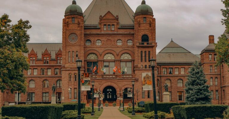 Illustration de Philippe et Retailleau, destins liés vers 2027 ? Edouard-Philippe-Bruno-Retailleau-politics