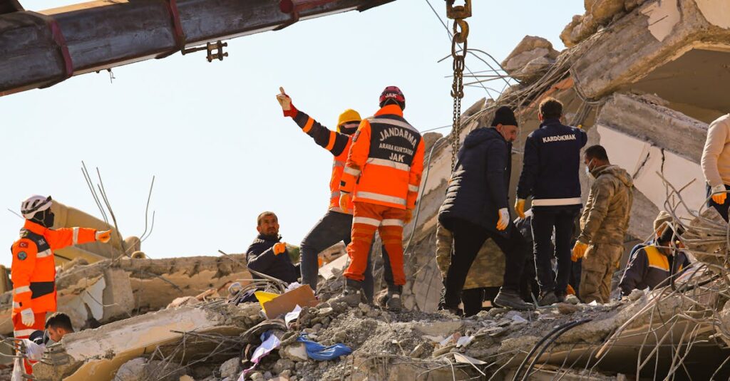 Illustration de Tornade à Ermont : un mort et quatre blessés graves sur un chantier Ermont-collapsed-crane