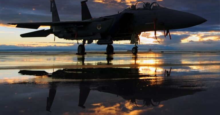 Illustration de USA-Qatar : Un accord renforce la coopération militaire aérienne F-15-fighter-jet