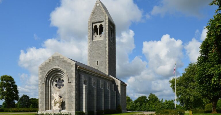 Illustration de La France maintient son "double A" chez Moody's French-flag-finance