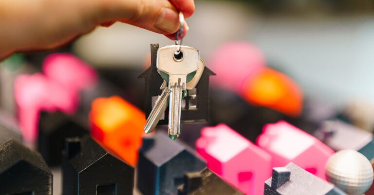 Illustration de Immobilier 2025 : Une Reprise en Demi-Teinte pour le Marché Français French-real-estate-market-1