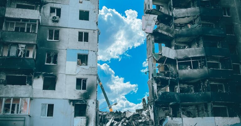 Illustration de Gaza: Deux ans de destructions massives, un bilan alarmant Gaza-destroyed-infrastructure