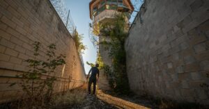 Illustration de Visite de Gérald Darmanin à Nicolas Sarkozy en prison : la polémique enfle Gerald-Darmanin-Nicolas-Sarkozy-prison