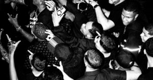 Illustration de Concert L2B aux Halles : bousculades et annulation à Paris L2B-concert-crowd