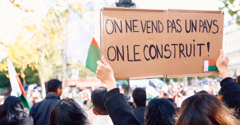 Illustration de Madagascar : Rajoelina appelle au respect de la Constitution Madagascar-political-protest