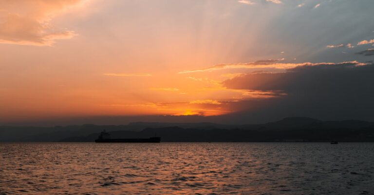 Illustration de Le Pen et Bardella à Poussay : immersion rurale et défi fiscal Marine-Le-Pen-Jordan-Bardella-Poussay