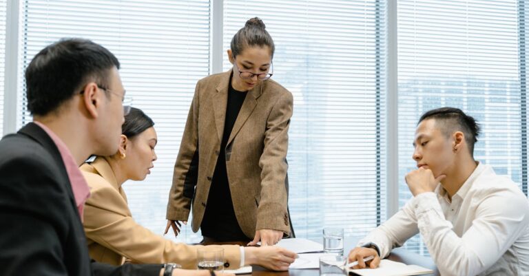 Illustration de Le Medef s'arme contre la taxe Zucman et cible le PS Medef-boss-speaking