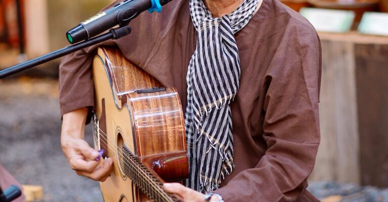 Illustration de Glucksmann et le 49.3 : La Réole au cœur des enjeux politiques Raphael-Glucksmann-speech