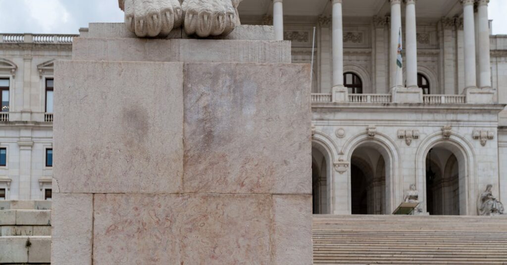 Illustration de Fin des visas H-1B en Floride : DeSantis défie le fédéral Ron-DeSantis-politics