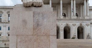 Illustration de Fin des visas H-1B en Floride : DeSantis défie le fédéral Ron-DeSantis-politics