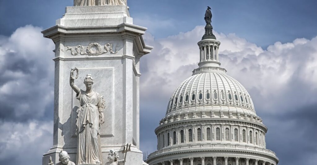 Illustration de USA : le rapport sur l'emploi annulé à cause du shutdown US-Capitol-building-shutdown