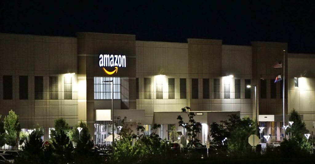 Illustration de Amazon : 30 000 licenciements en vue, l'Amérique s'inquiète amazon-warehouse-usa