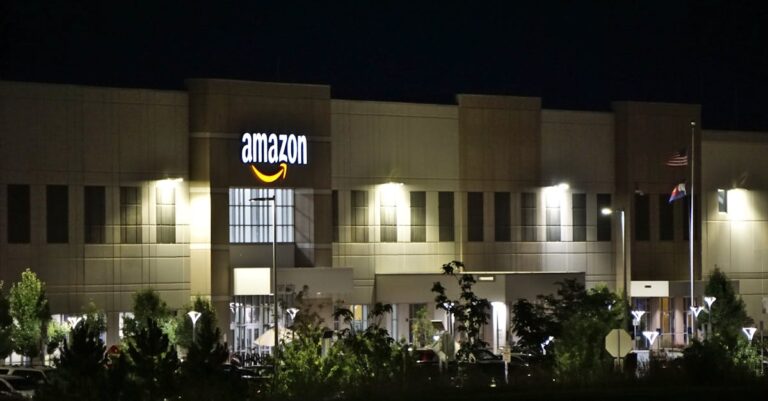 Illustration de Amazon : 30 000 licenciements en vue, l'Amérique s'inquiète amazon-warehouse-usa