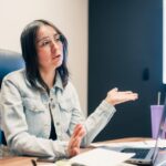 business-meeting-discussion