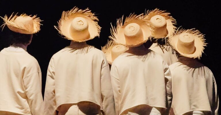 Illustration de Matthieu Blazy insuffle un vent nouveau chez Chanel à la Fashion Week chanel-fashion-show