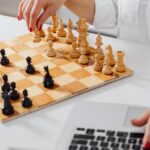 chess-grandmaster-playing-online