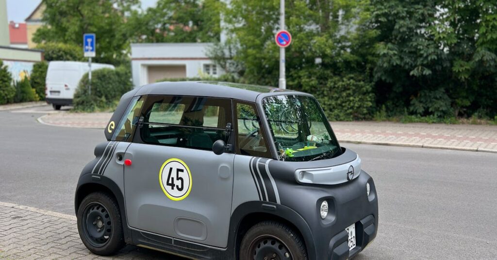 Illustration de Voitures électriques sans permis : la nouvelle tendance des jeunes electric-microcar
