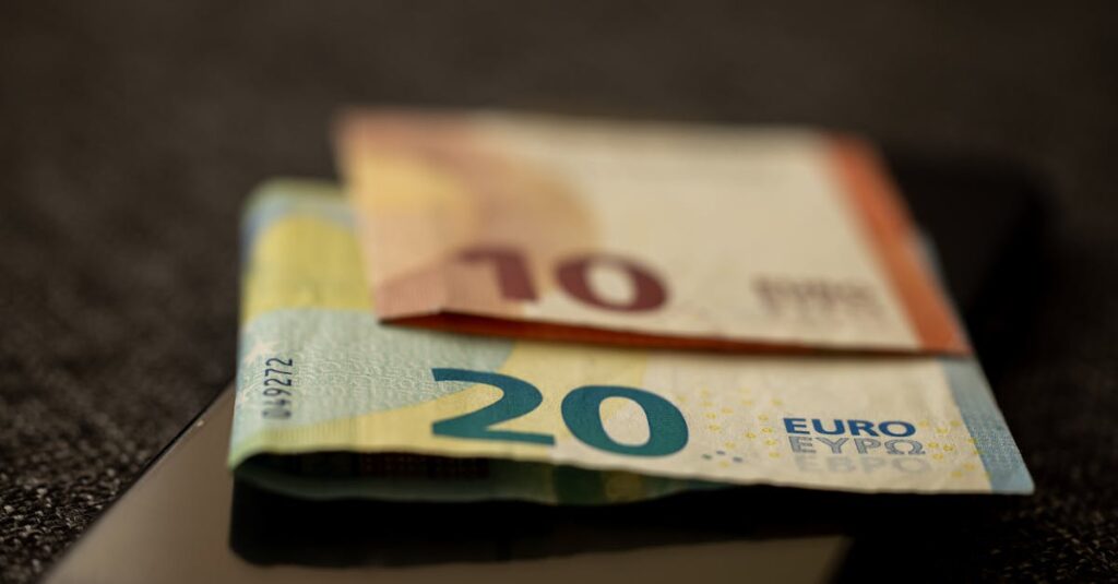 Illustration de Euro numérique : la BCE face aux critiques des banques european-digital-currency
