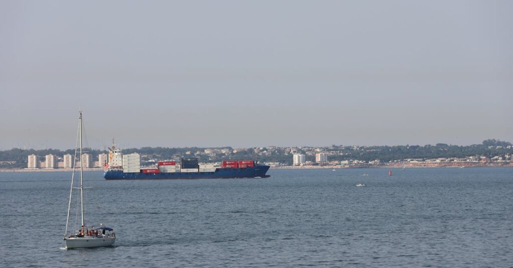 Illustration de Flottille Gaza interceptée : tensions en Méditerranée flotilla-mediterranean-sea