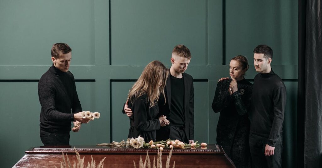 Illustration de Pompes funèbres : le lourd tribut des tragédies nationales funeral-workers-crisis