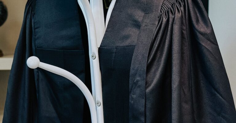 Illustration de L'Iran acquitte un Franco-Allemand, espoir pour d'autres otages français iranian-court-justice