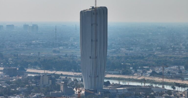 Illustration de Al-Soudani en campagne : « L'Irak d'abord » et la reconstruction au cœur des législatives iraqi-construction-crane