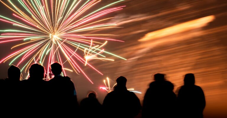 Illustration de Evyatar David de retour en Israël après 737 jours de captivité israeli-crowd-celebration