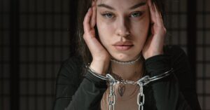 Illustration de Démantèlement d'un réseau international de trafic de gaz hilarant et de tabac police-arrest-drug-seizure