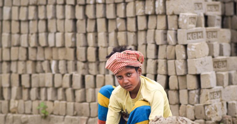 Illustration de Terres rares : l'Europe ouvre sa plus grande usine d'aimants permanents rare-earth-factory