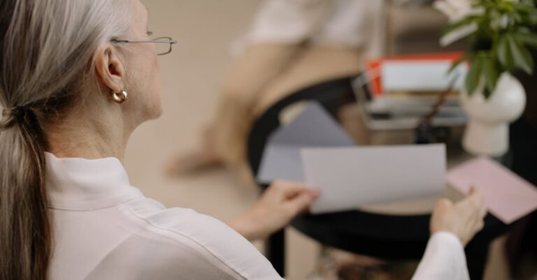 Illustration de Retraites des femmes : une amélioration en vue dès 2026 retirement-pension-woman