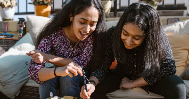 teenager-painting-outdoors