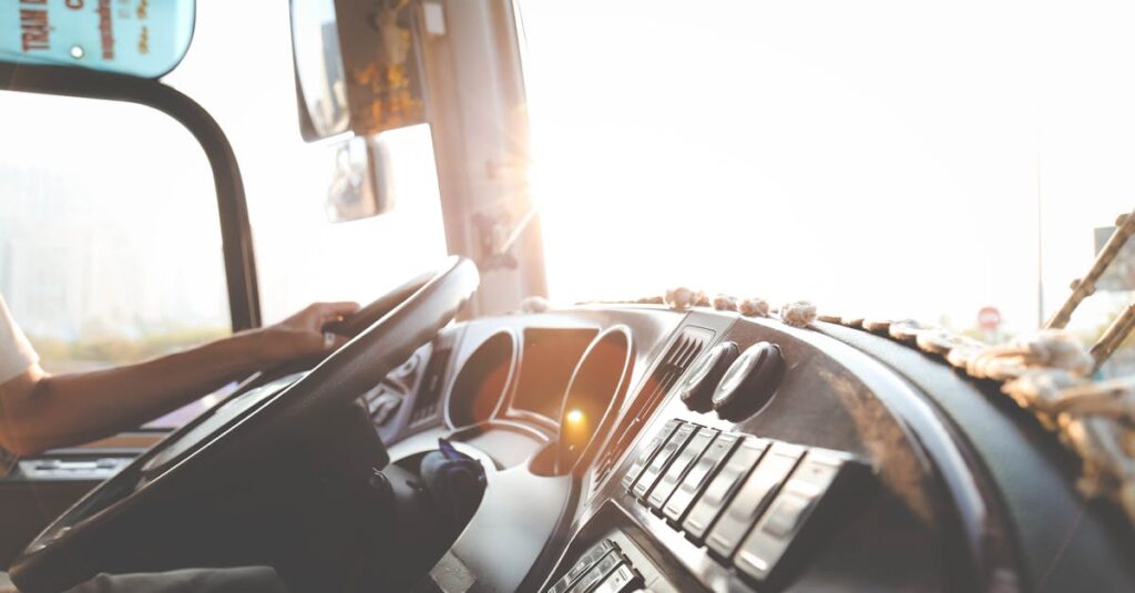 Illustration de USA : Droits de douane élargis aux camions et bus dès novembre truck-bus-customs