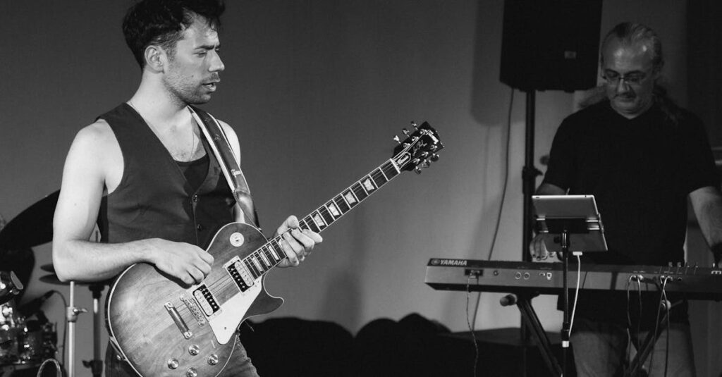 Albert-Kassabi-Les-Forbans-singer