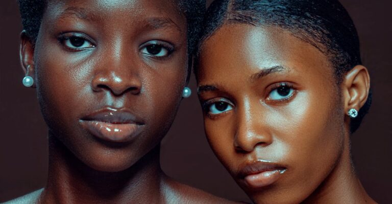 Illustration de Boualem Sansal évoque sa détention et ses craintes après sa libération Boualem-Sansal-portrait-1-1